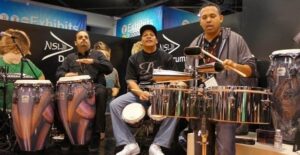 Percusionistas de Primera Clase Jimmie Morales (R.I.P), Richie Bastar y Daniel Peña