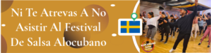 Banner mostaza y blanco con la imagen del taller del Festival de Salsa Alocubano