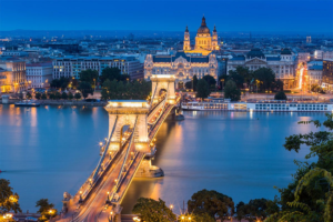 Puente de las Cadenas al anochecer en Budapest