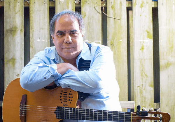 Aquiles Báez comenzó a fluir dentro del ritmo jazzístico y latinoamericano durante su estadía en New York (EE.UU)