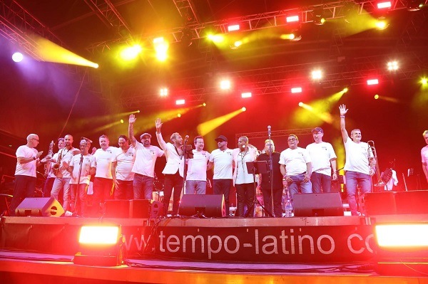 Pacific Mambo presentándose en el Festival de Tempo Latino