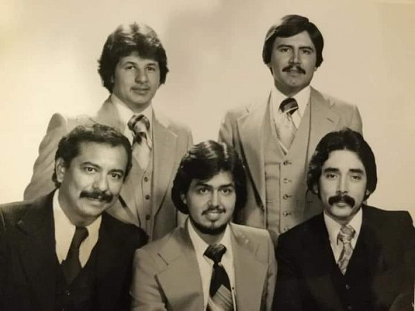 Cinco de seis DJs de Alma Del Barrio Steve Lopez, el fundador Enrique Kiki Soto, Gustavo Aragon, Eddie Lopez y Hector La Voz Resendez