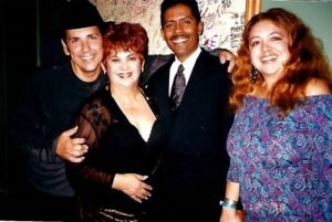 El cantante cubano Franco, Phil y la actriz Lupe Ontioveros en el Conga Room