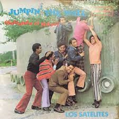 los Satélites Saltando el Muro” en 1972