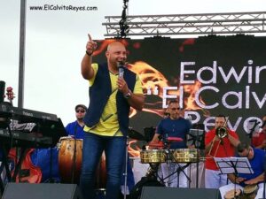 Edwin El Calvito Reyes en el escenario