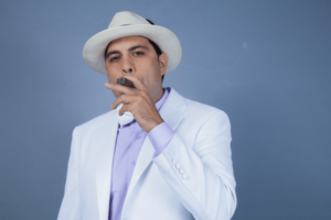 Gabriel García de Changüí Majadero fumando