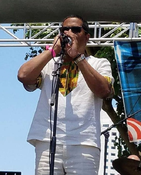 Phil Robinson Sonero, compositor e intérprete director de orquesta