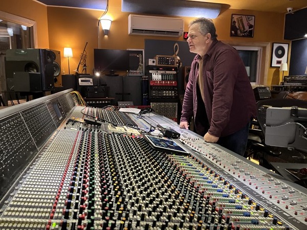 Israel Tenemaum (Los Angeles Calofornia)Es un pianista, arreglista y productor musical
