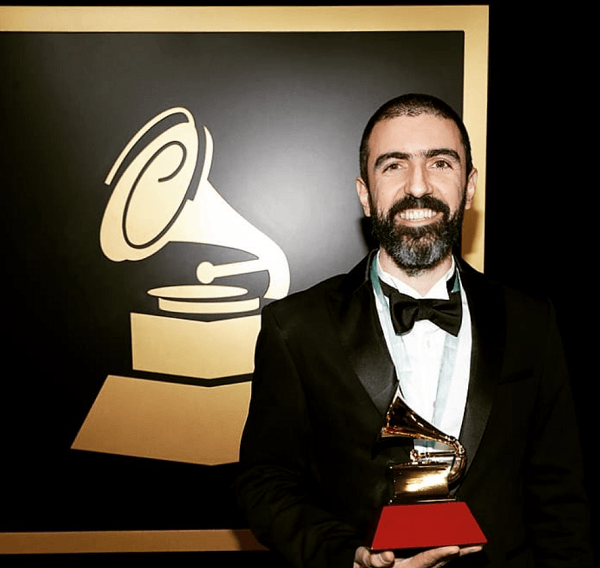 Pedro y su Grammy