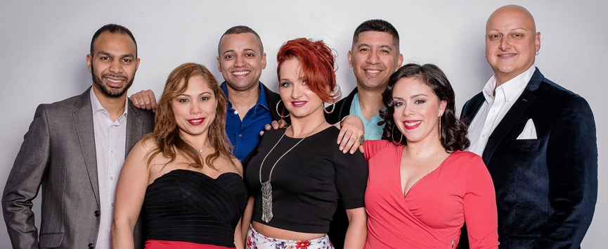 Integrantes de la Academia de baile Salsa Fever On2