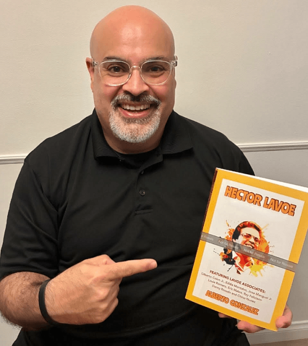 Alberto y su libro sobre Héctor
