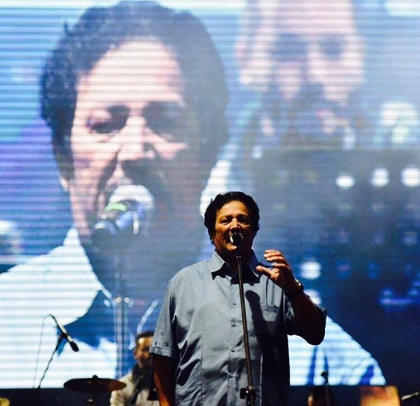 Carlos Santos Un Sonero con Clase y una Trayectoria Legendaria