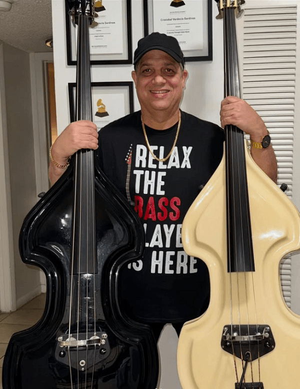 Cristóbal y sus bajos