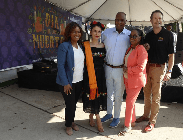 Dionne, Mónica y James. Foto tomada por Ricky