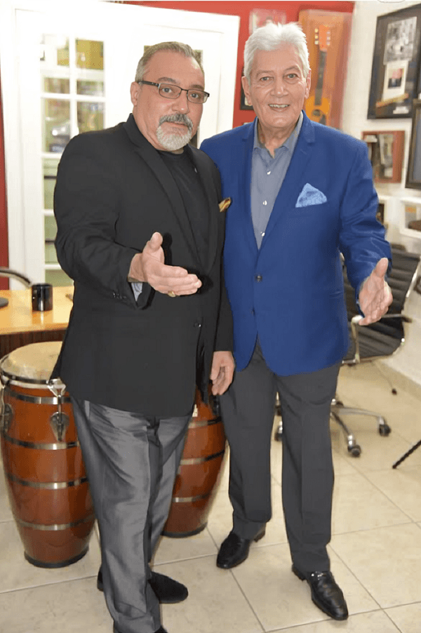 Johnny y Adalberto en el museo