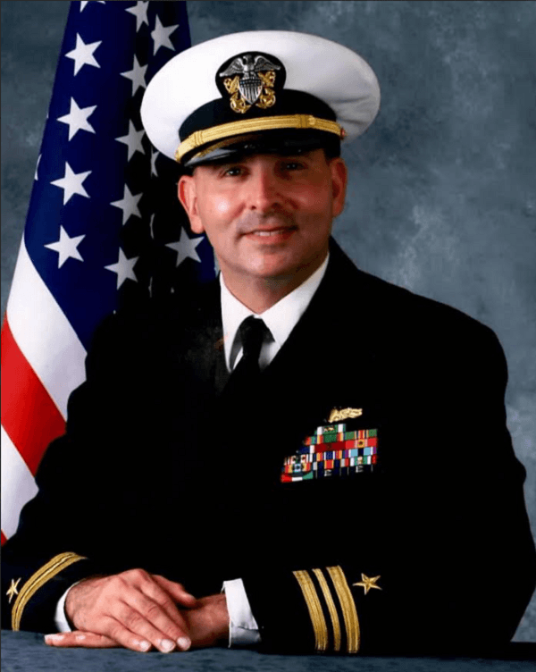 Raúl Eliza con su uniforme