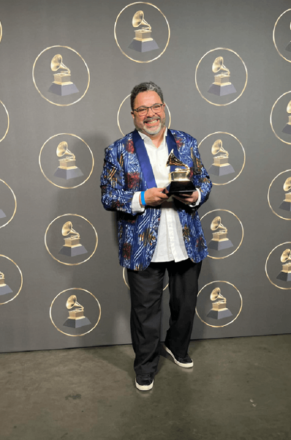 Arturo O'Farrill con su Grammy