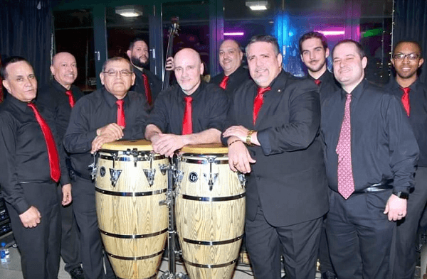 Jorge Torres y el resto de la banda