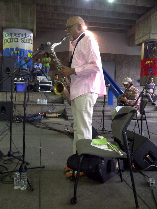 Victor Cuica en concierto realizado el dia 22 de agosto 2011 en la plaza Juan Pedro Lopez en Caracas