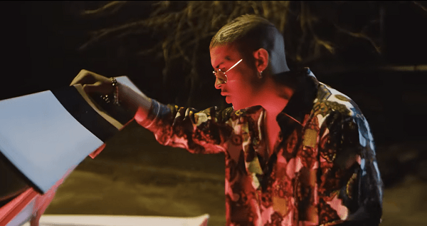 Bad Bunny cantando ''Soy Peor''