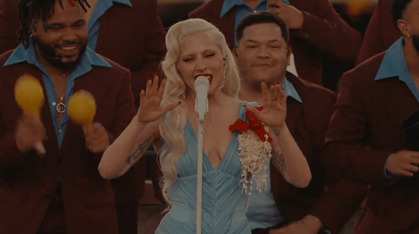 Lady Gaga cantando