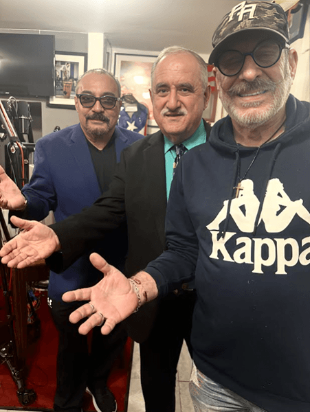 Demetrios, Johnny y El Rubio