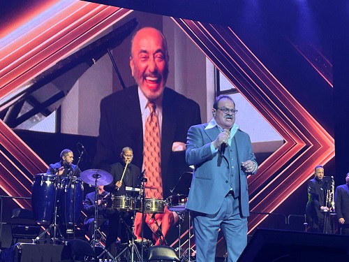 Tony Vega recordando su etapa con Eddie Palmieri Tony Vega con su director musical, Jota Ruiz Imagenes Jorge Mas