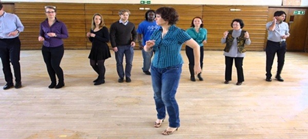 Clase de baile de salsa