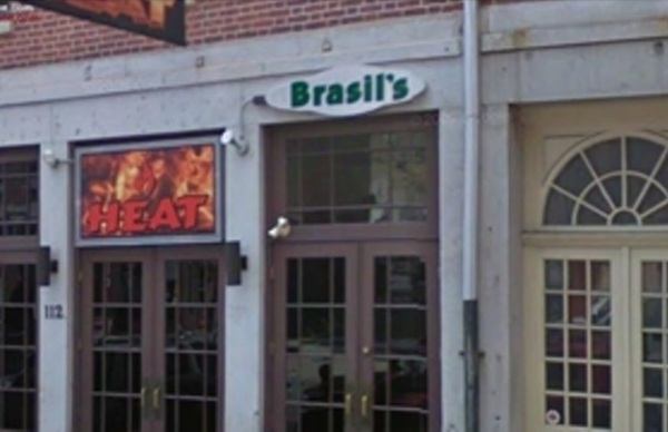 Brasil's abre los viernes y sábados de 21:00 a 02:00, y los miércoles de 21:00 a 02:00.