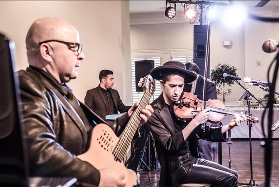 Bulbo Houston tocando 