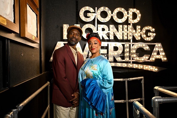 Mel Semé como Ibrahim Ferrer y Natalie Venetia Belcon como Omara Portuondo 